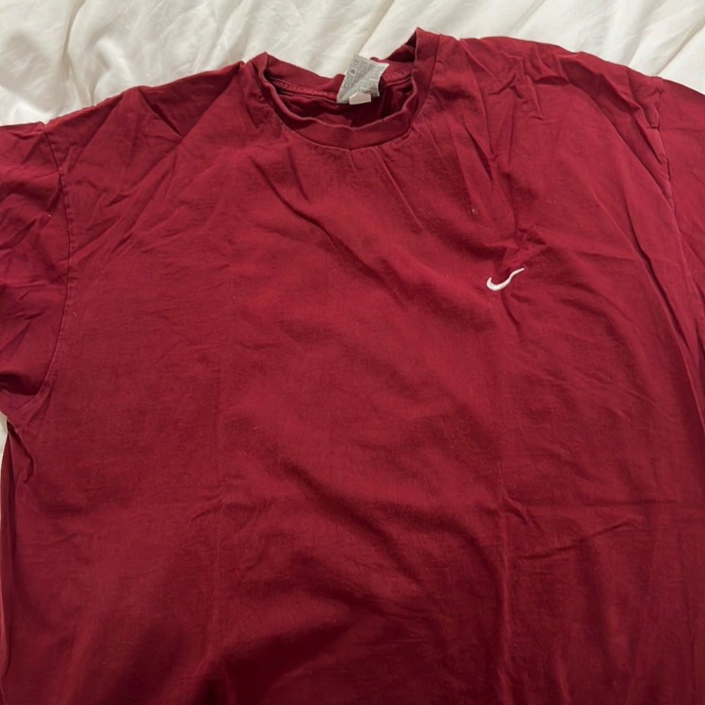 Short sleeve maroon t shirt Nike